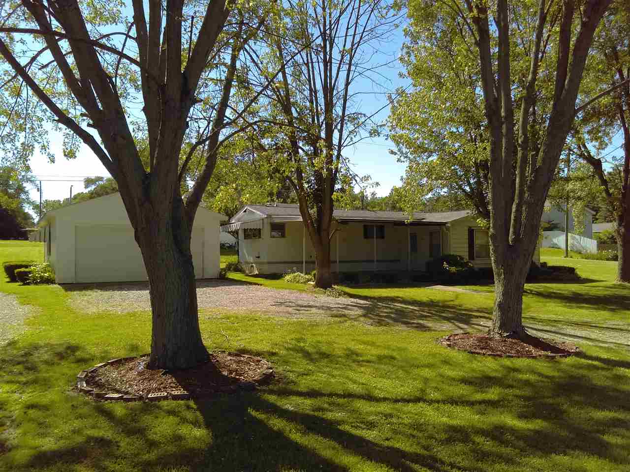 9903 Lincoln Road Syracuse, IN 46567 - Photo 2 of 9 Gallery Image 2