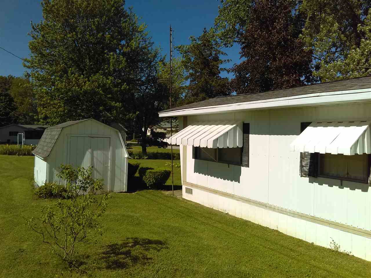 9903 Lincoln Road Syracuse, IN 46567 - Photo 7 of 9 Gallery Image 7