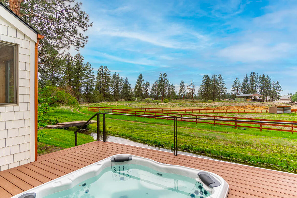 60359 Arnold Market Road Bend, OR 97702 - Photo 4 of 64 new hot tub composite deck and 8-person bullfrog spa