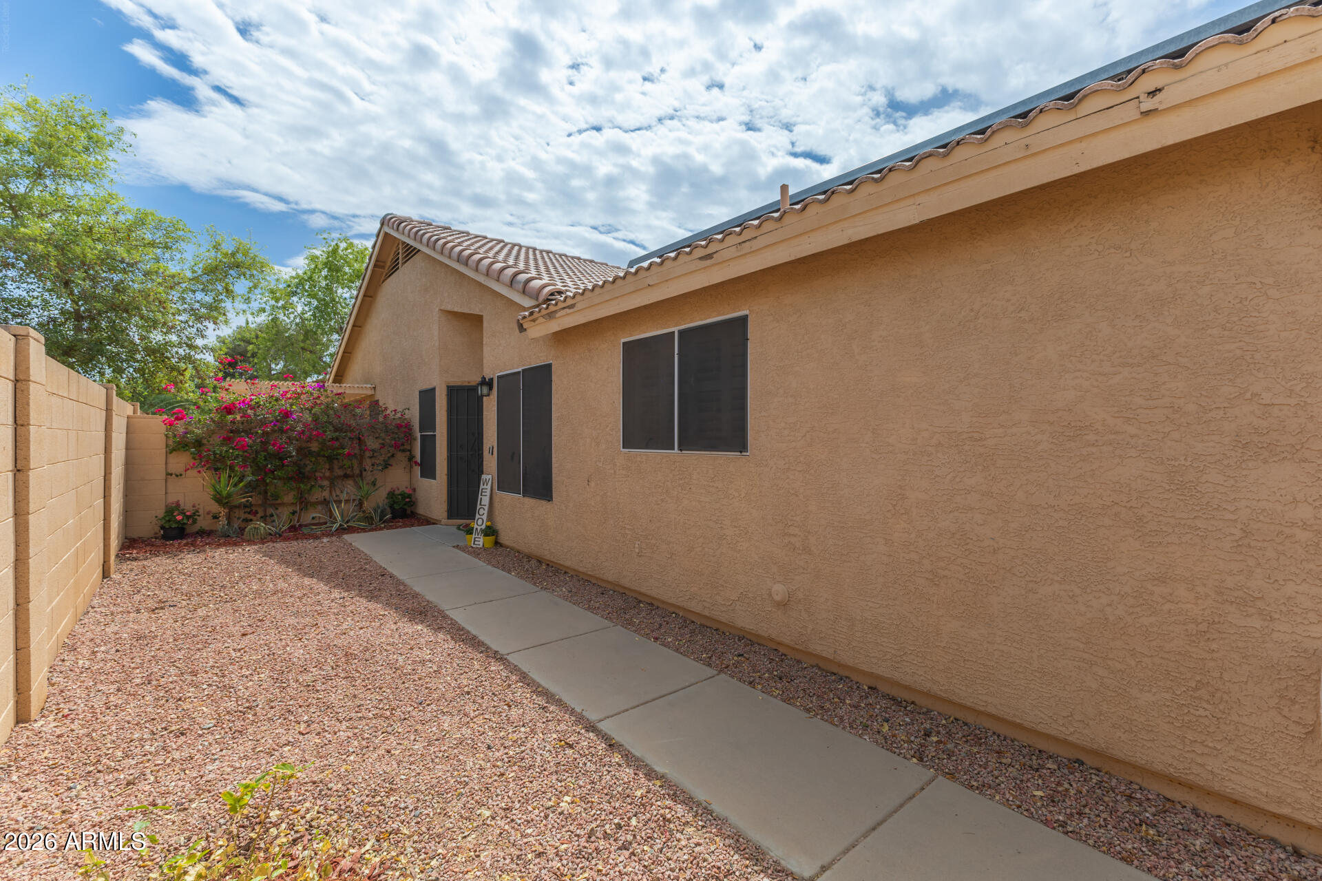 15587 West Rio Vista Lane Goodyear, AZ 85338 - Photo 10 of 36 a backyard of a house