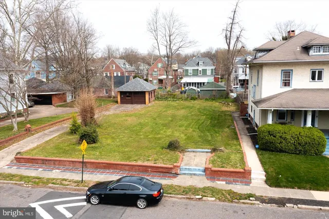 a car parked in front of a house