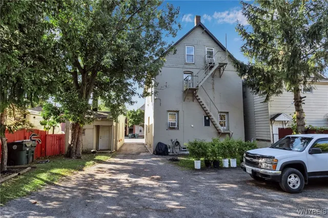 $950 | 102 Main Street, Unit 3, Lancaster, NY 14043