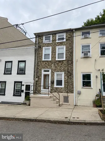 $1,825 | 160 Carson Street, Philadelphia, PA 19127