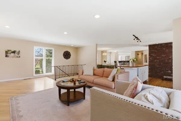 $484,900 | 426 Brooktree Drive, Ballwin, MO 63011