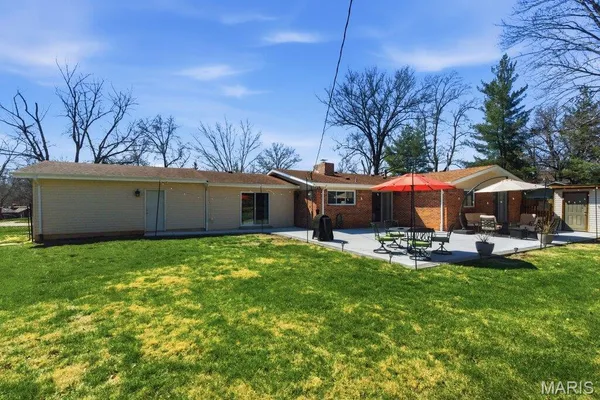 $484,900 | 426 Brooktree Drive, Ballwin, MO 63011