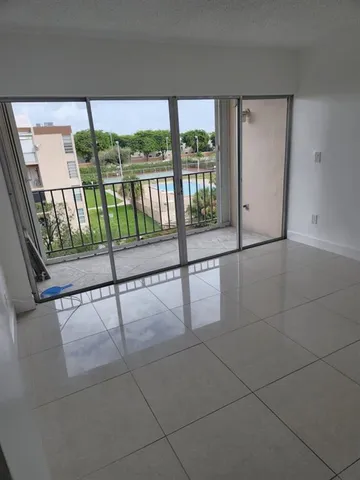 $2,300 | 8895 Fontainebleau Boulevard, Unit 403, Miami, FL 33172