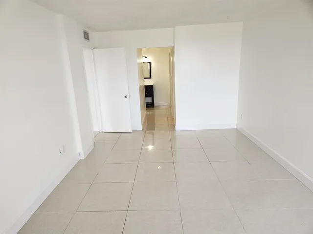 $2,300 | 8895 Fontainebleau Boulevard, Unit 403, Miami, FL 33172