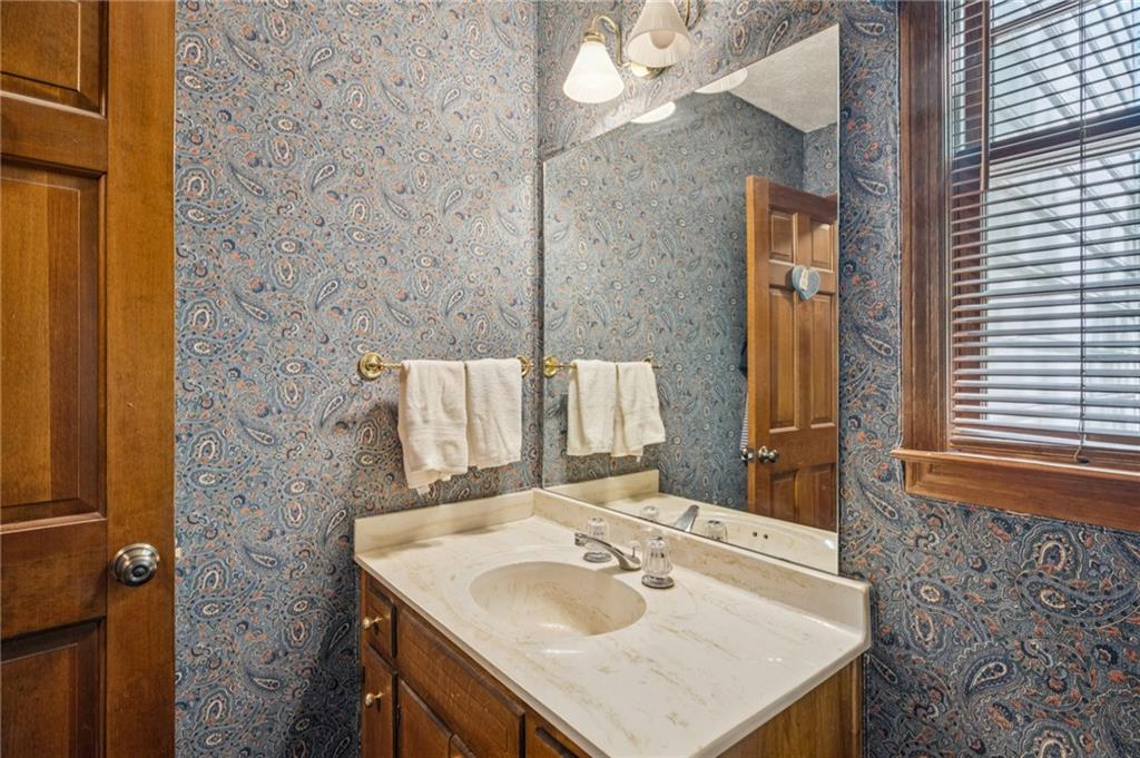 5895 Greenbrier Road Northeast Atlanta, GA 30328 - Photo 14 of 37