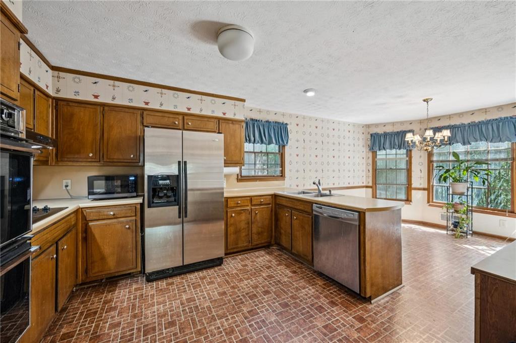 5895 Greenbrier Road Northeast Atlanta, GA 30328 - Photo 15 of 37