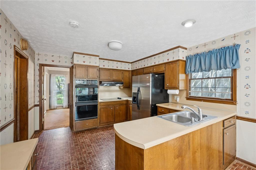 5895 Greenbrier Road Northeast Atlanta, GA 30328 - Photo 16 of 37