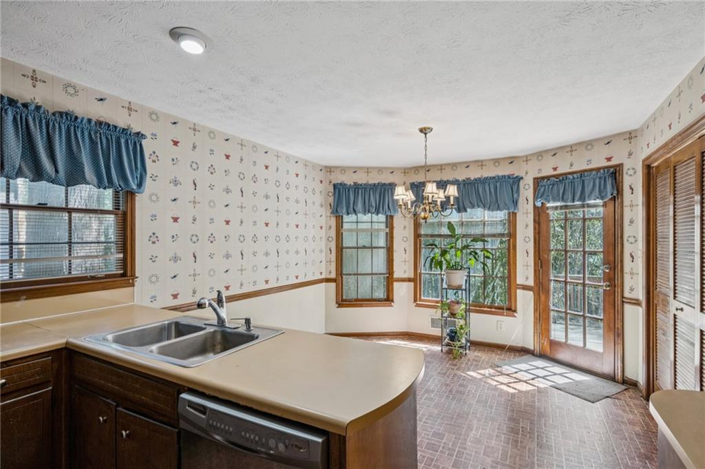 5895 Greenbrier Road Northeast Atlanta, GA 30328 - Photo 17 of 37