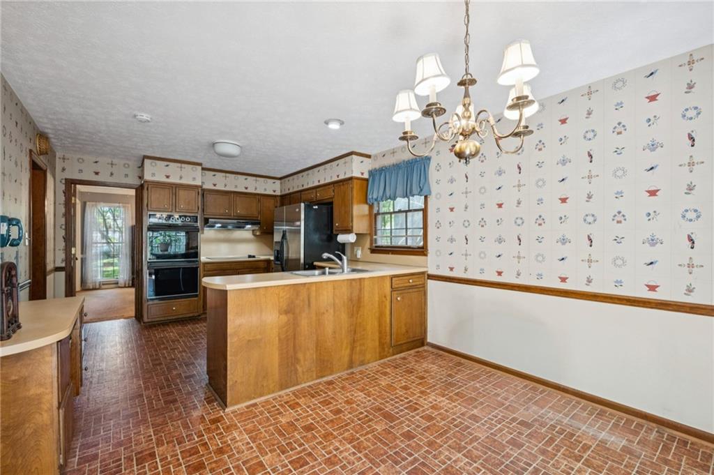 5895 Greenbrier Road Northeast Atlanta, GA 30328 - Photo 19 of 37