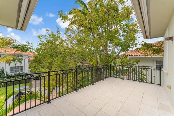 $25,000 | 797 Ridgewood Road, Key Biscayne, FL 33149