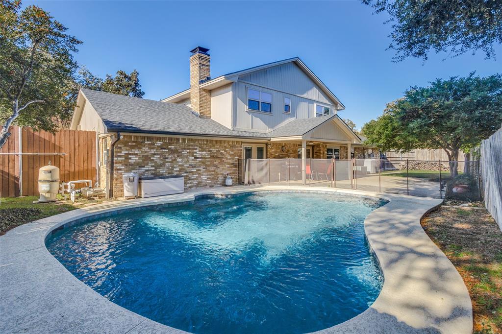 10 Biltmore Court Trophy Club, TX 76262 - Photo 24 of 25 a front view of a house with garden