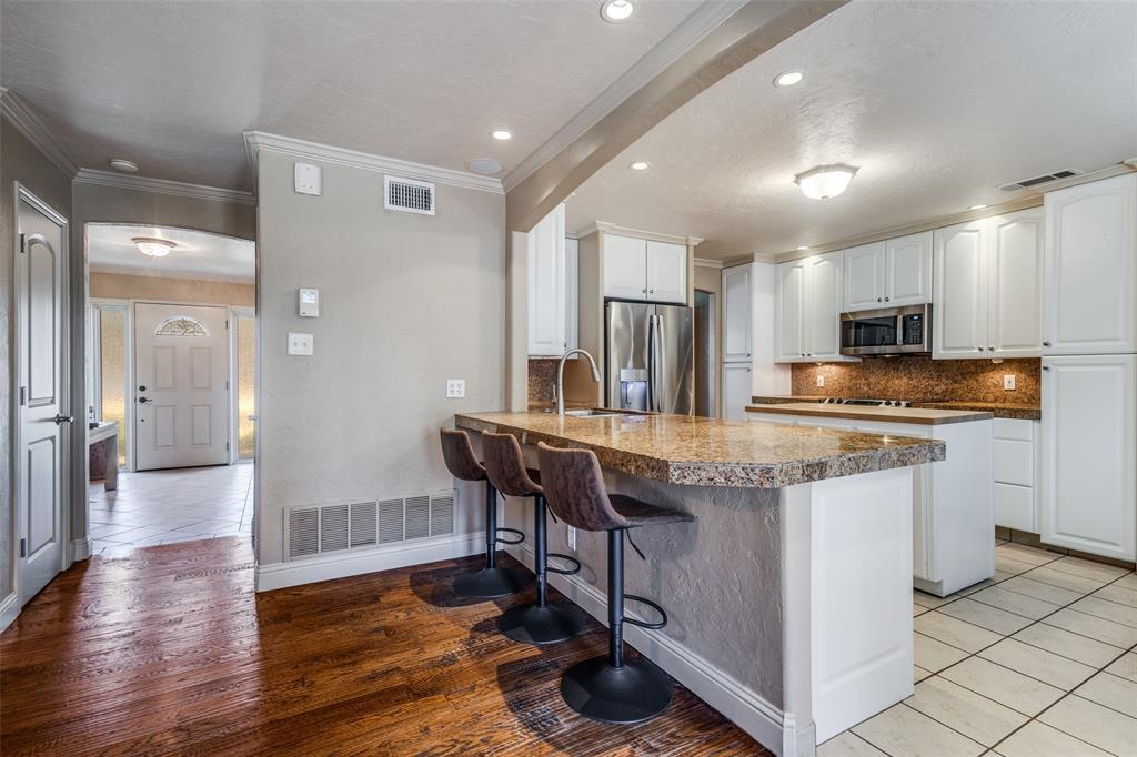 10 Biltmore Court Trophy Club, TX 76262 - Photo 8 of 25 a kitchen with stainless steel appliances granite countertop a sink stove and refrigerator