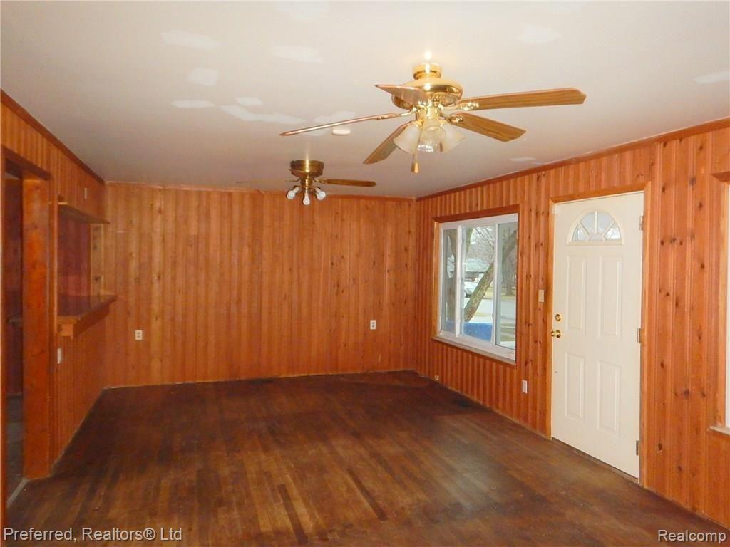 1158 Fall River Road Ypsilanti, MI 48198 - Photo 2 of 23 Living Room.JPG