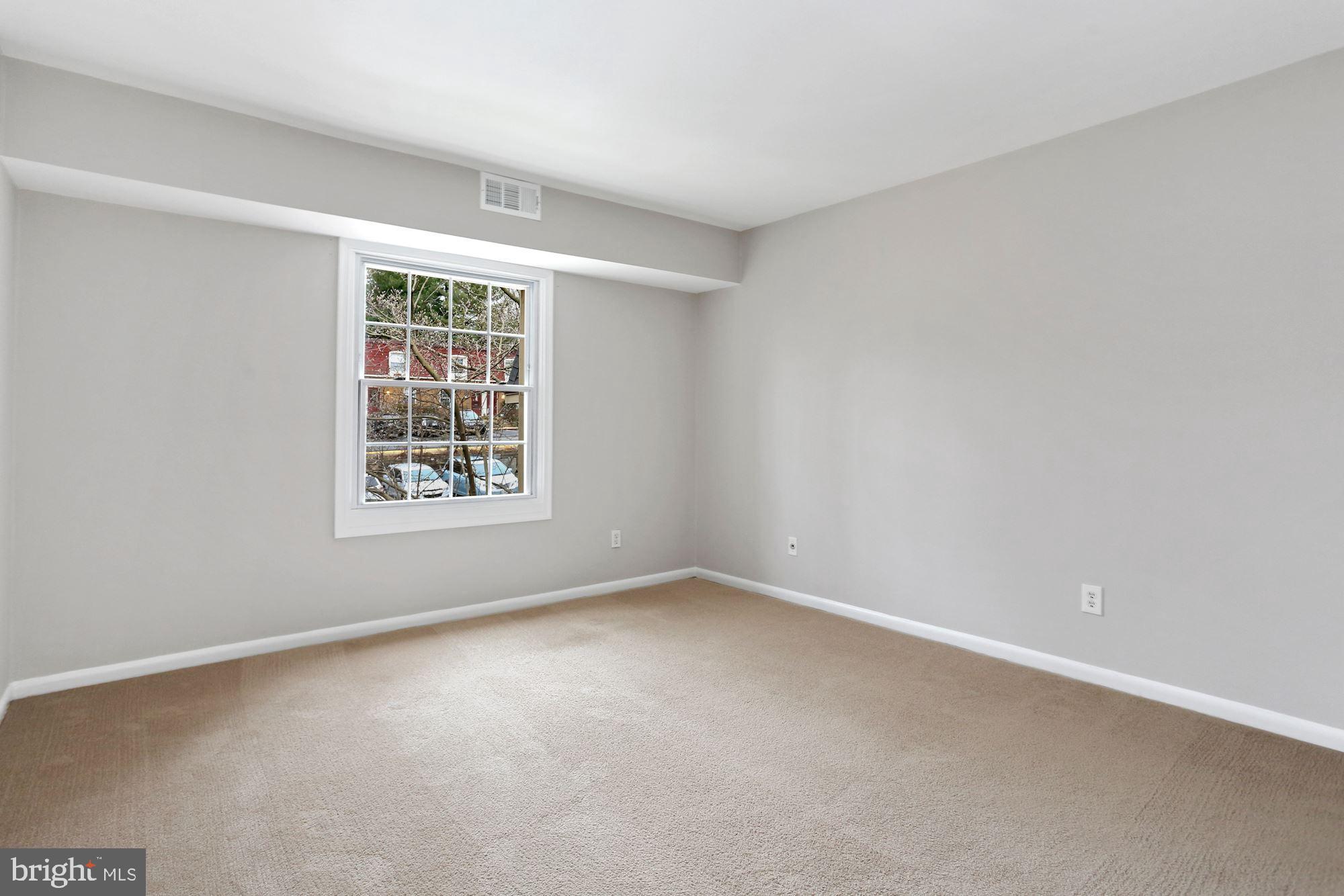 8110 E Colony Point Road, Unit 218 Springfield, VA 22152 - Photo 19 of 40 Bedroom w/Updated Vinyl Window