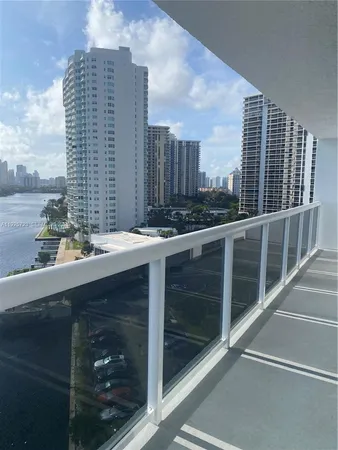 $2,300 | 20515 East Country Club Drive, Unit 1044, Aventura, FL 33180