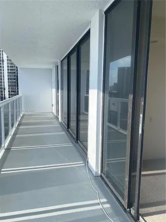 $2,300 | 20515 East Country Club Drive, Unit 1044, Aventura, FL 33180