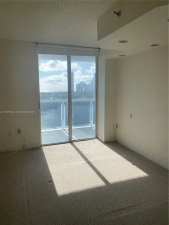 $2,300 | 20515 East Country Club Drive, Unit 1044, Aventura, FL 33180