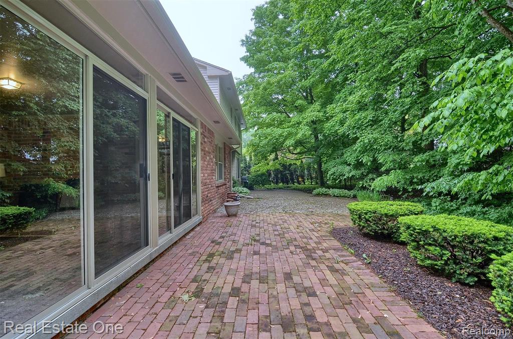 33877 Hunters Pointe Road Farmington Hills, MI 48331 - Photo 43 of 44