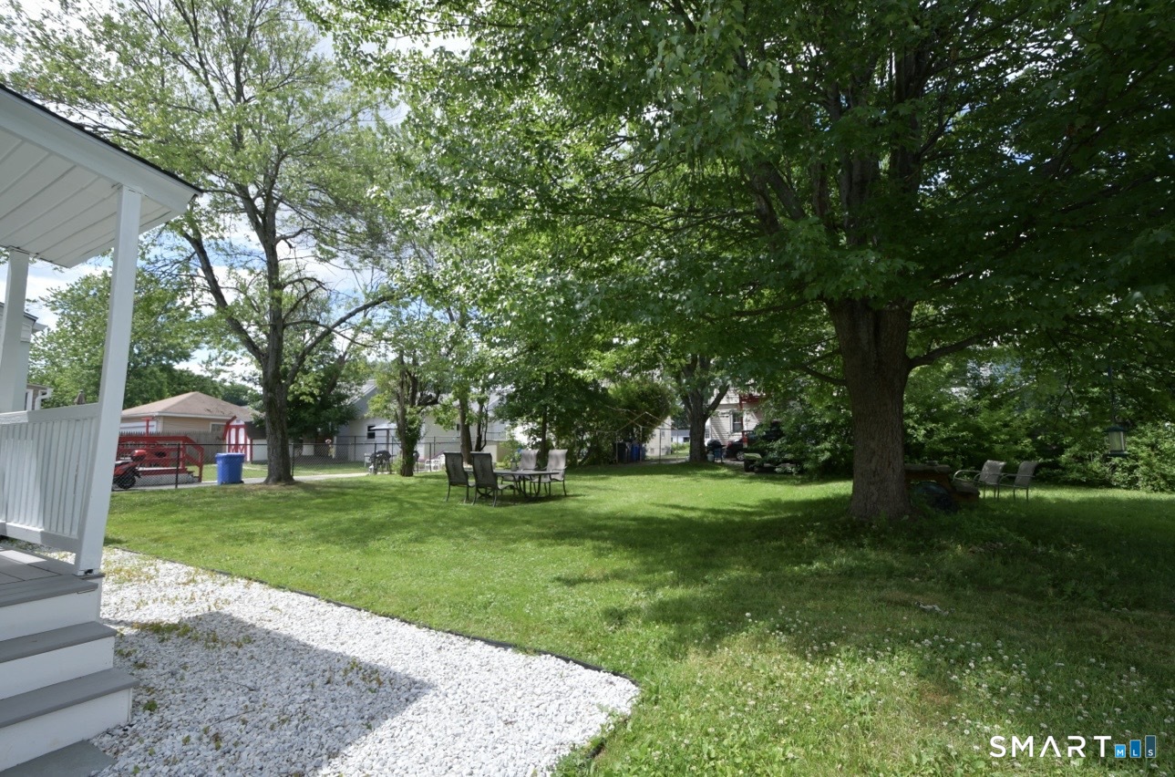242 Victoria Road Hartford, CT 06114 - Photo 5 of 34