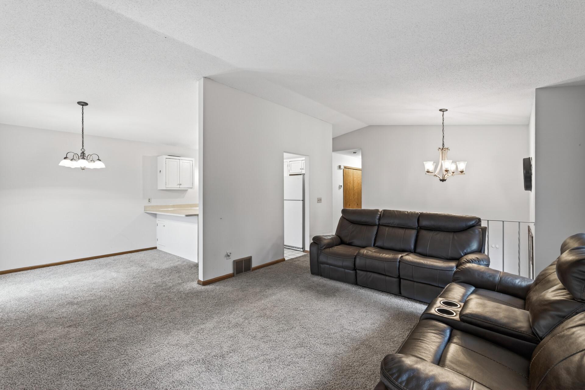 818 Sherwood Road Shoreview, MN 55126 - Photo 8 of 22