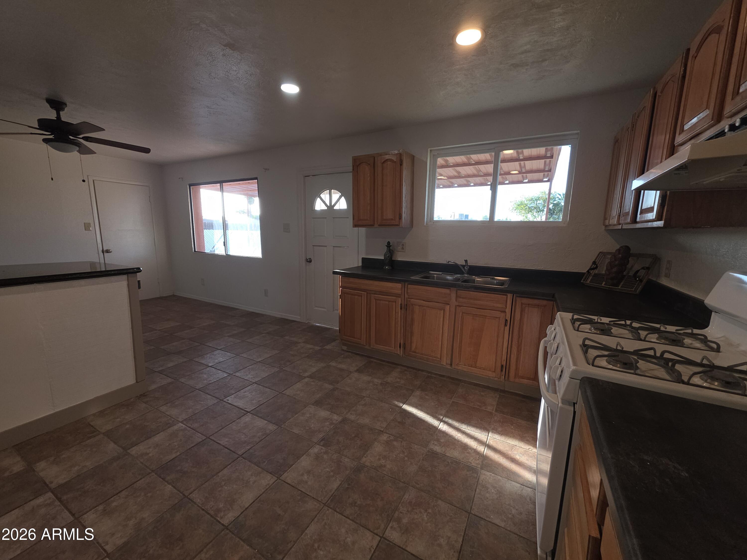 4716 West Osborn Road Phoenix, AZ 85031 - Photo 9 of 28 20260516_181642