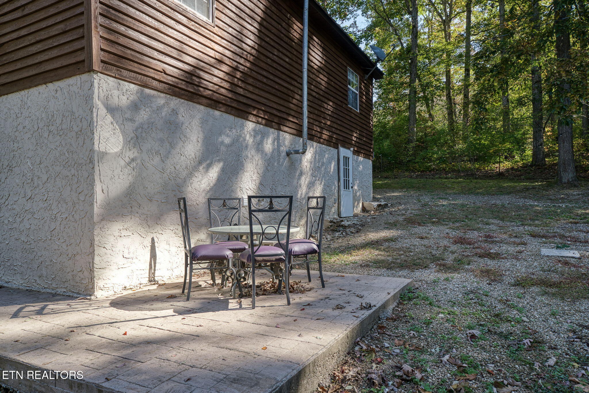 279 Siever Road Crossville, TN 38572 - Photo 33 of 35 a view of a patio with table and chairs with wooden fence and plants