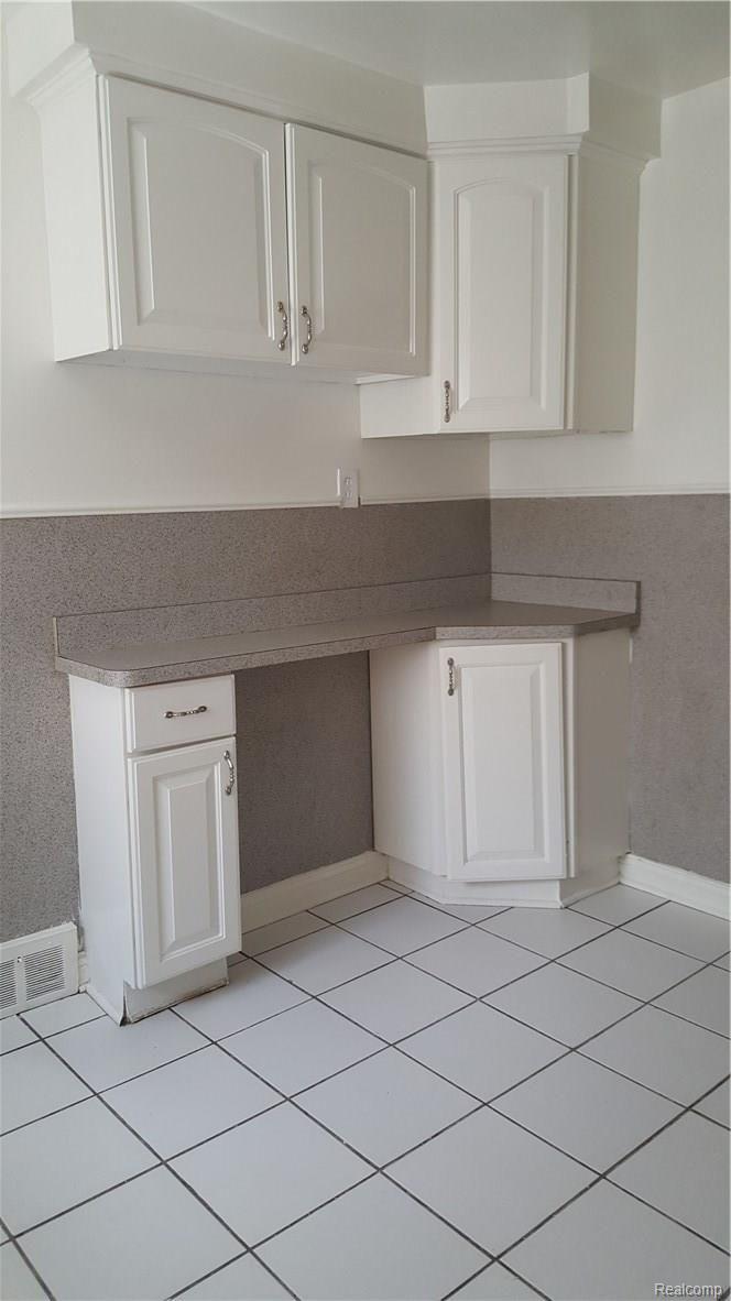 17384 Huntington Road Detroit, MI 48219 - Photo 8 of 15 kit 3.jpg