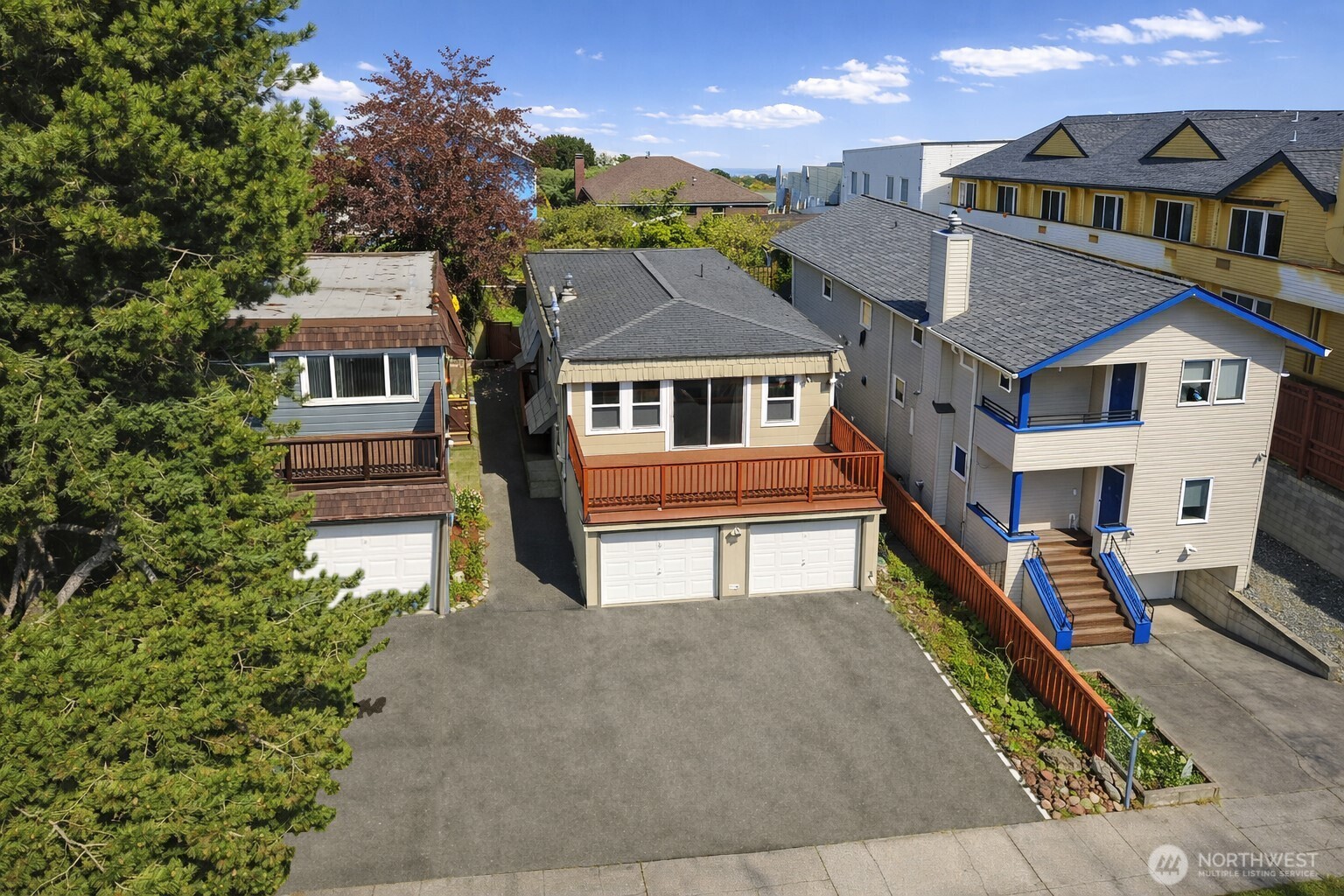 942 North 82nd Street Seattle, WA 98103 - Photo 15 of 16 front view of a house with a yard