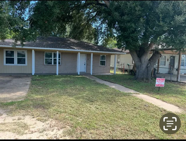 $180,000 | 413 3rd Street, Van Vleck, TX 77482