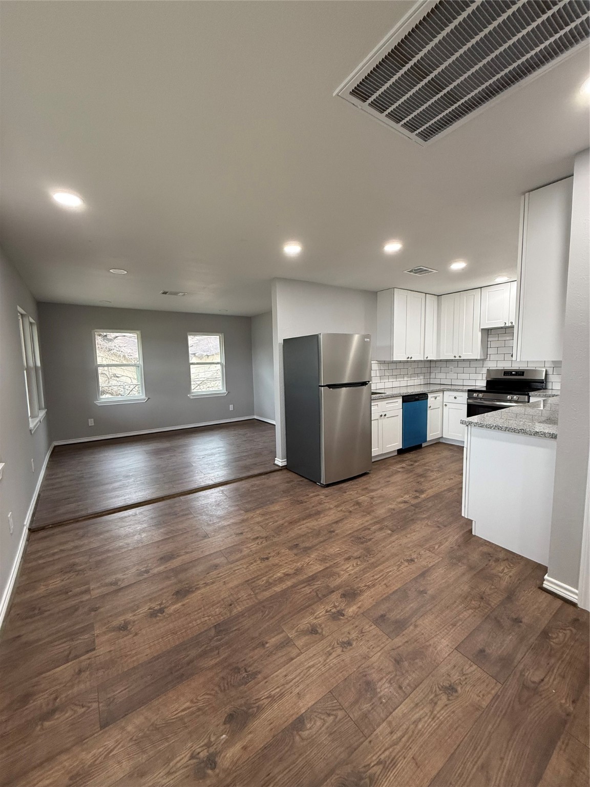 413 3rd Street Van Vleck, TX 77482 - Photo 5 of 27 LOOKING FROM LIVING AREA INTO KITCHEN AND DINING