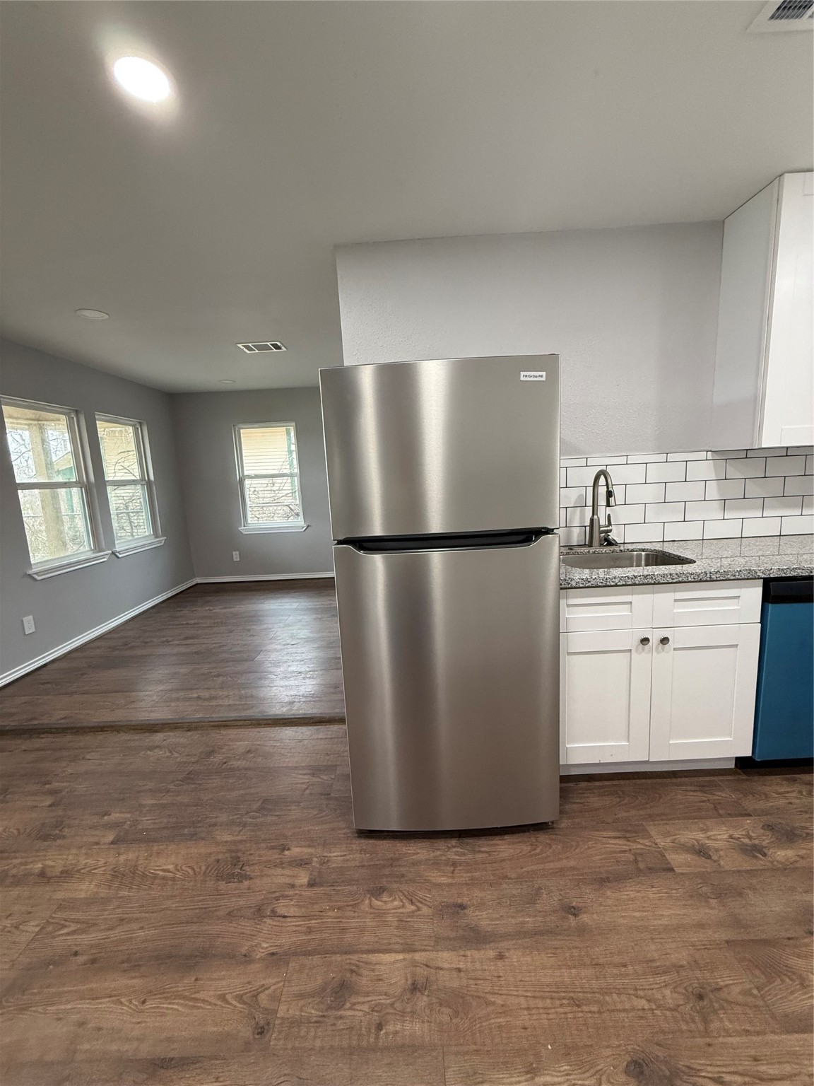 413 3rd Street Van Vleck, TX 77482 - Photo 8 of 27