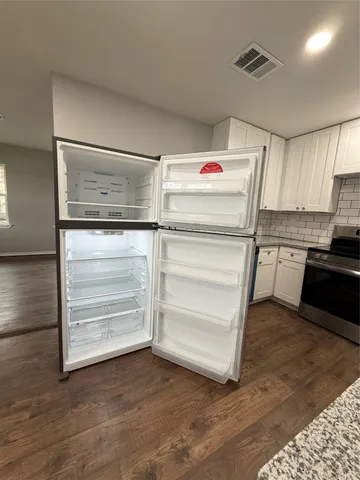 $180,000 | 413 3rd Street, Van Vleck, TX 77482