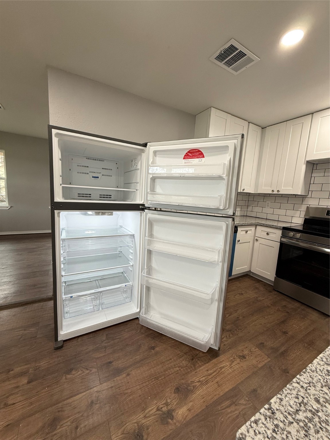 413 3rd Street Van Vleck, TX 77482 - Photo 9 of 27