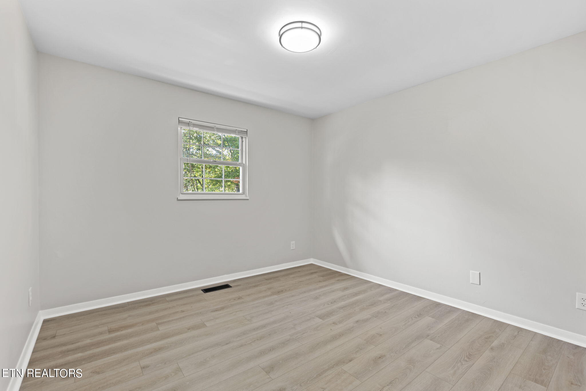 101 Morgan Road Oak Ridge, TN 37830 - Photo 25 of 39 25-web-or-mls-Mrgn101 (39)