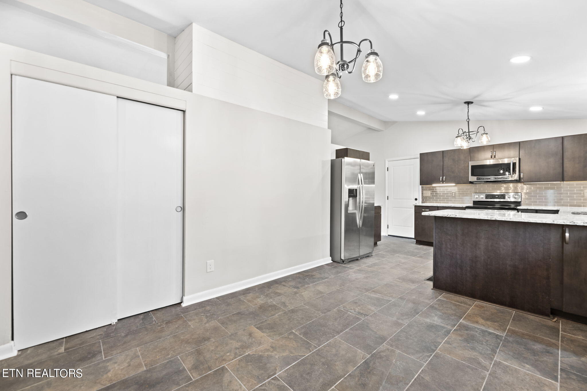 101 Morgan Road Oak Ridge, TN 37830 - Photo 5 of 39 5-web-or-mls-Mrgn101 (48)
