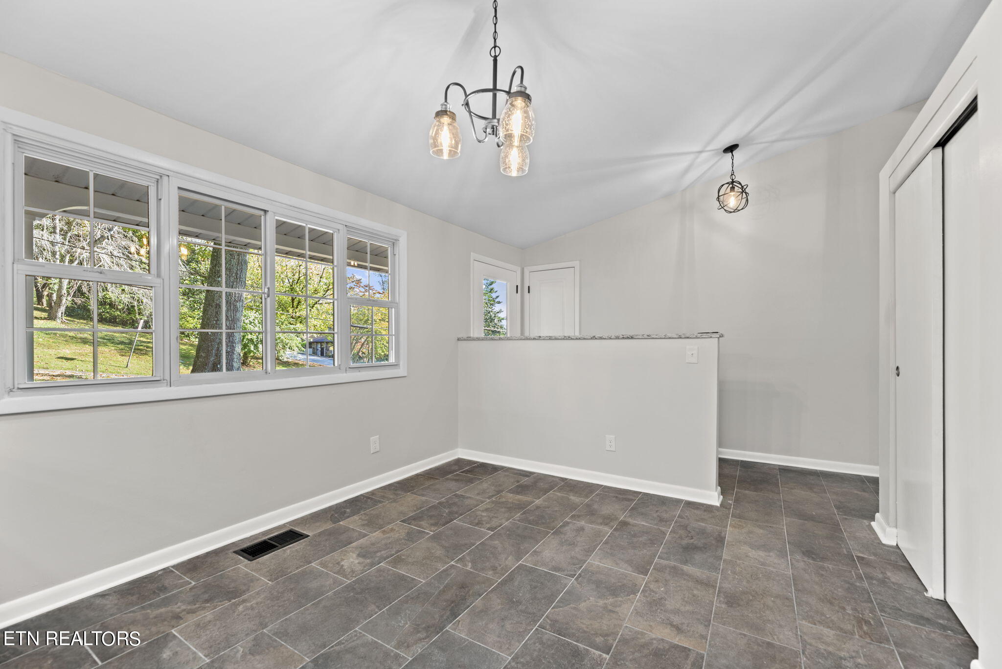 101 Morgan Road Oak Ridge, TN 37830 - Photo 6 of 39 6-web-or-mls-Mrgn101 (63)