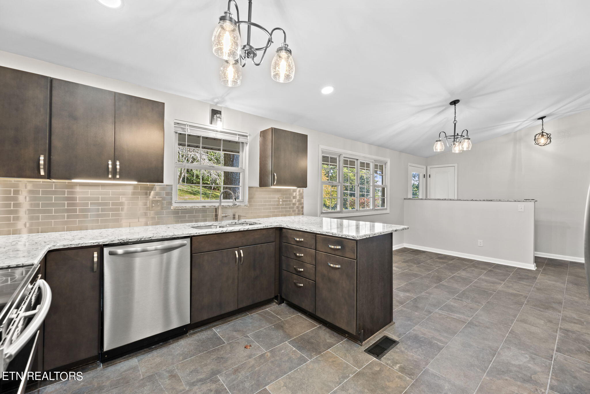 101 Morgan Road Oak Ridge, TN 37830 - Photo 8 of 39 8-web-or-mls-Mrgn101 (54)