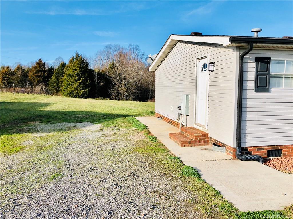 242 Lindsey Farm Road Stony Point, NC 28678 - Photo 7 of 31 Gallery Image 7