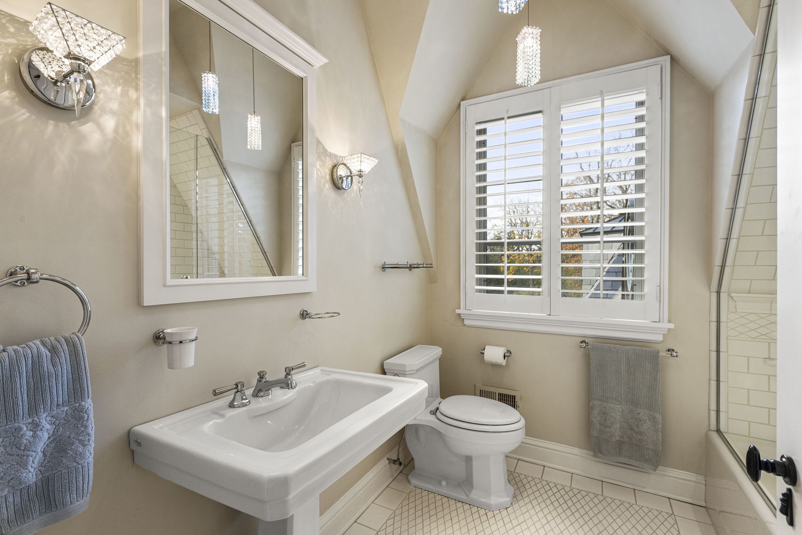 690 South Ridge Road Lake Forest, IL 60045 - Photo 26 of 69 a bathroom with a toilet sink and mirror
