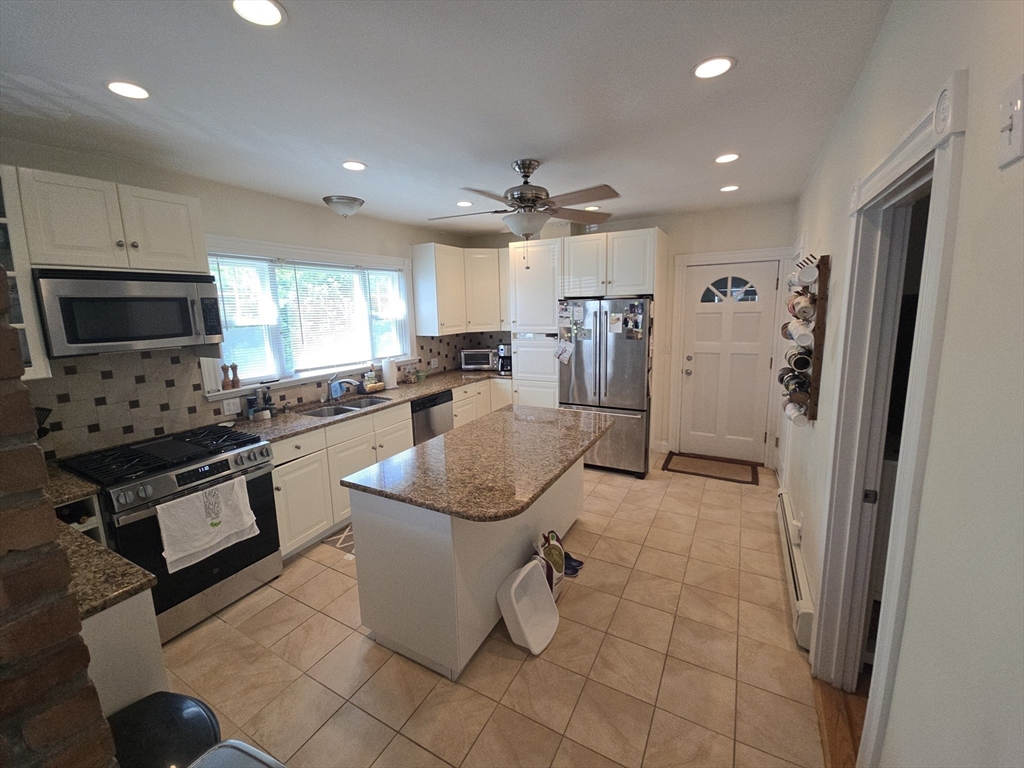 146 Hillside Road, Unit 1 Watertown, MA 02472 - Photo 5 of 20 Gallery Image 5