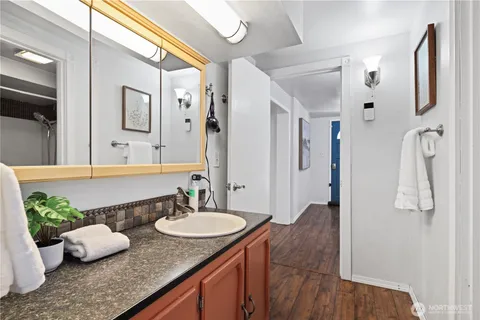$899,999 | 23022 7th Avenue Southeast, Bothell, WA 98021