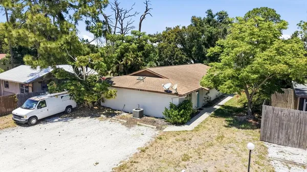 $1,650 | 2777 Dueby Street, Sarasota, FL 34231