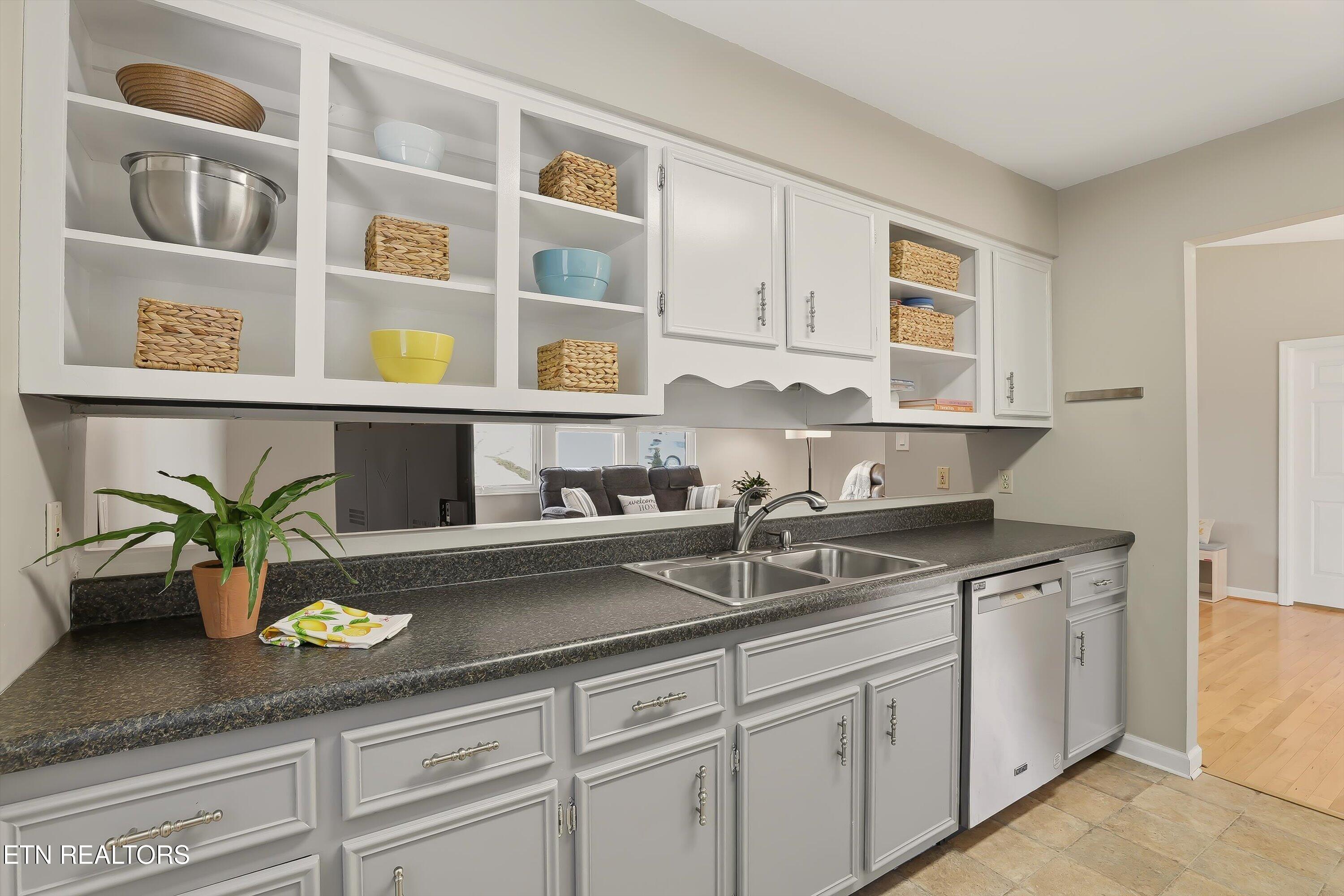 110 Hendrix Drive Oak Ridge, TN 37830 - Photo 14 of 33 Opens to Living Room