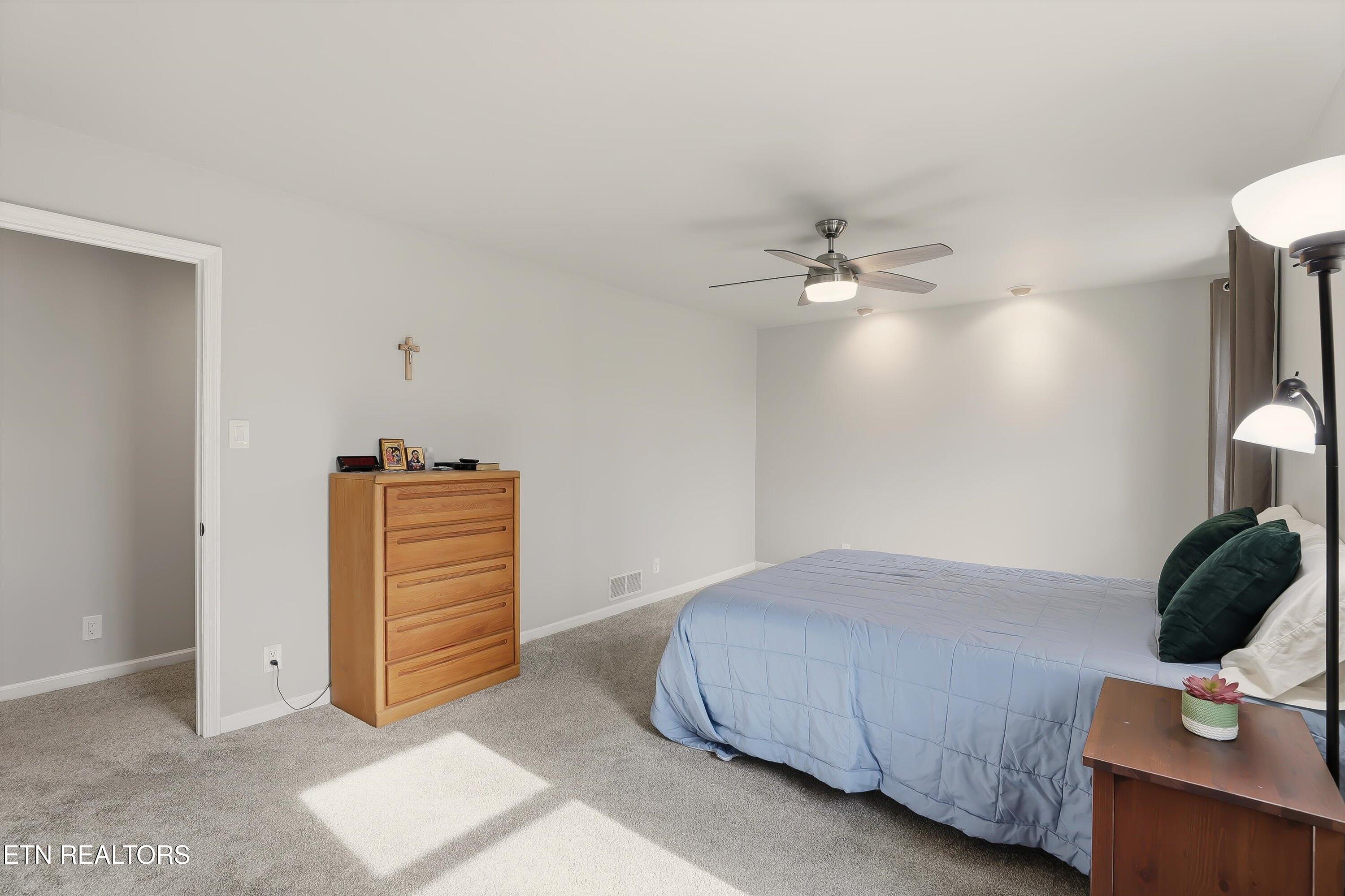 110 Hendrix Drive Oak Ridge, TN 37830 - Photo 15 of 33 Primary Bedroom