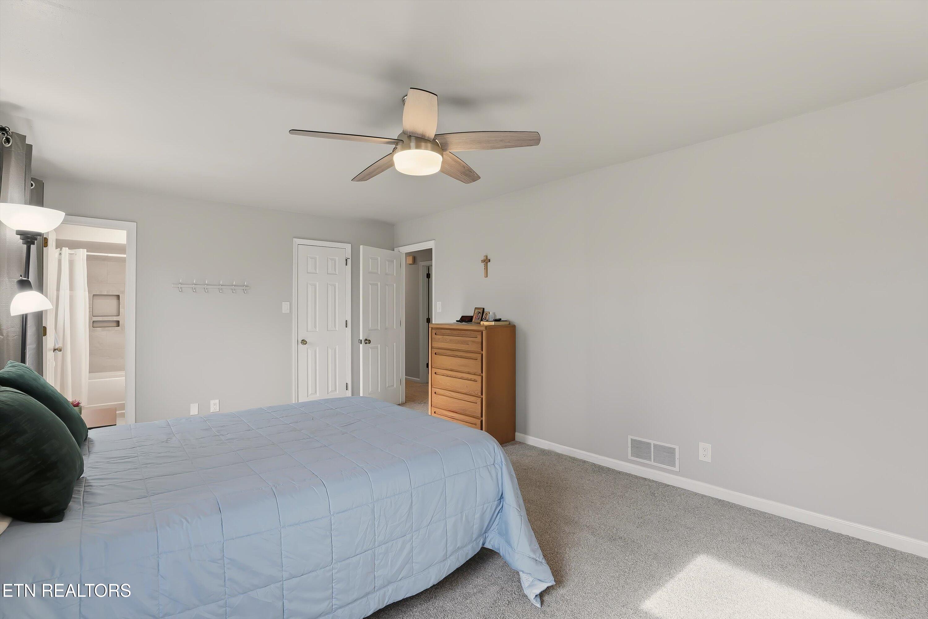 110 Hendrix Drive Oak Ridge, TN 37830 - Photo 16 of 33 Primary Bedroom