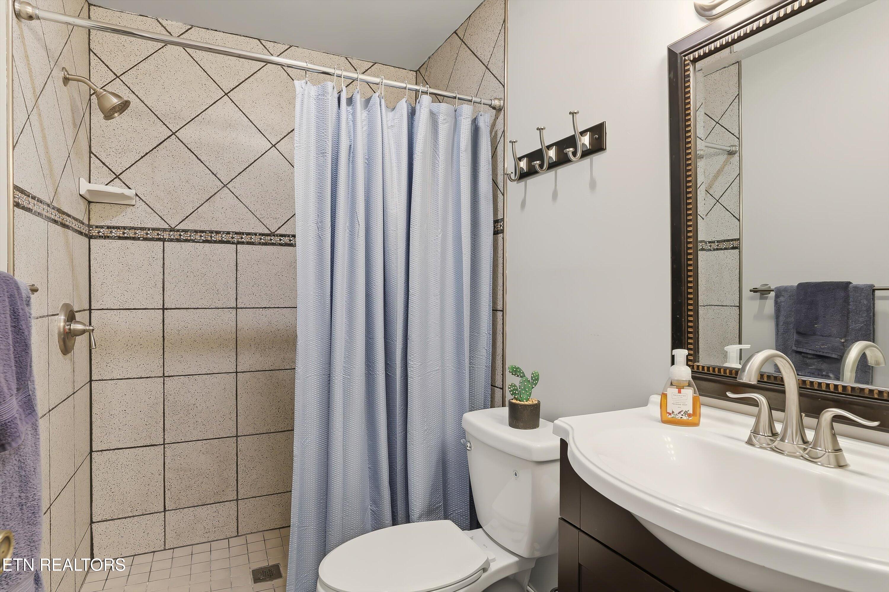 110 Hendrix Drive Oak Ridge, TN 37830 - Photo 21 of 33 2nd Full Bath