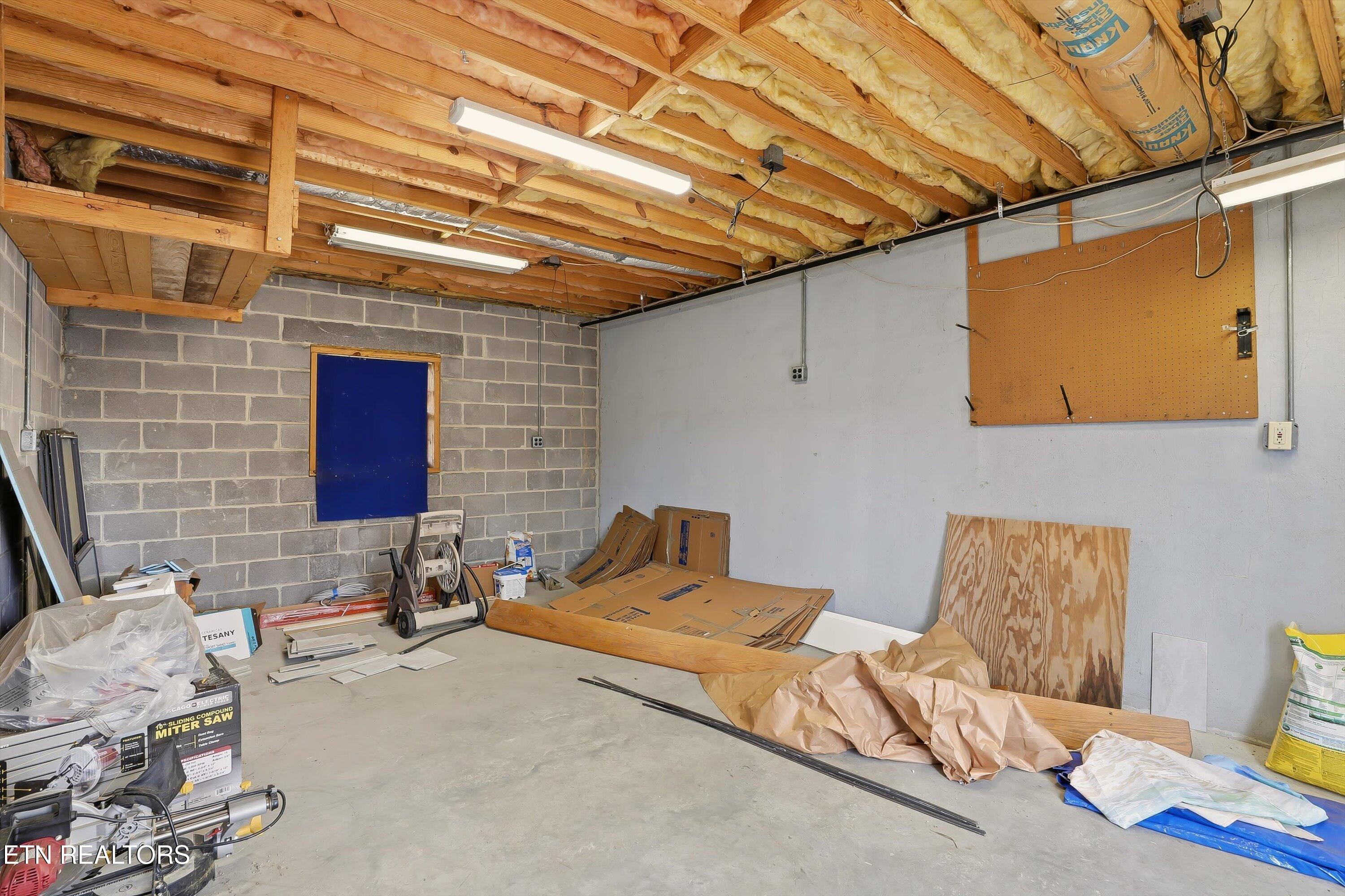 110 Hendrix Drive Oak Ridge, TN 37830 - Photo 27 of 33 Workshop